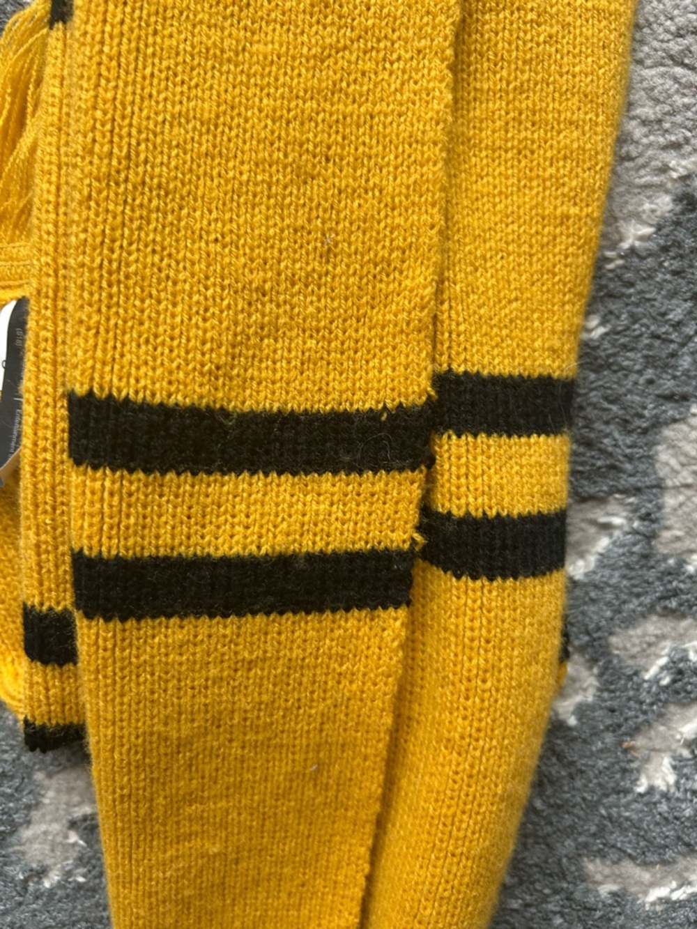 Cinereplicas Hufflepuff extra long Scarf has slight wear GUC - Picture 7 of 11